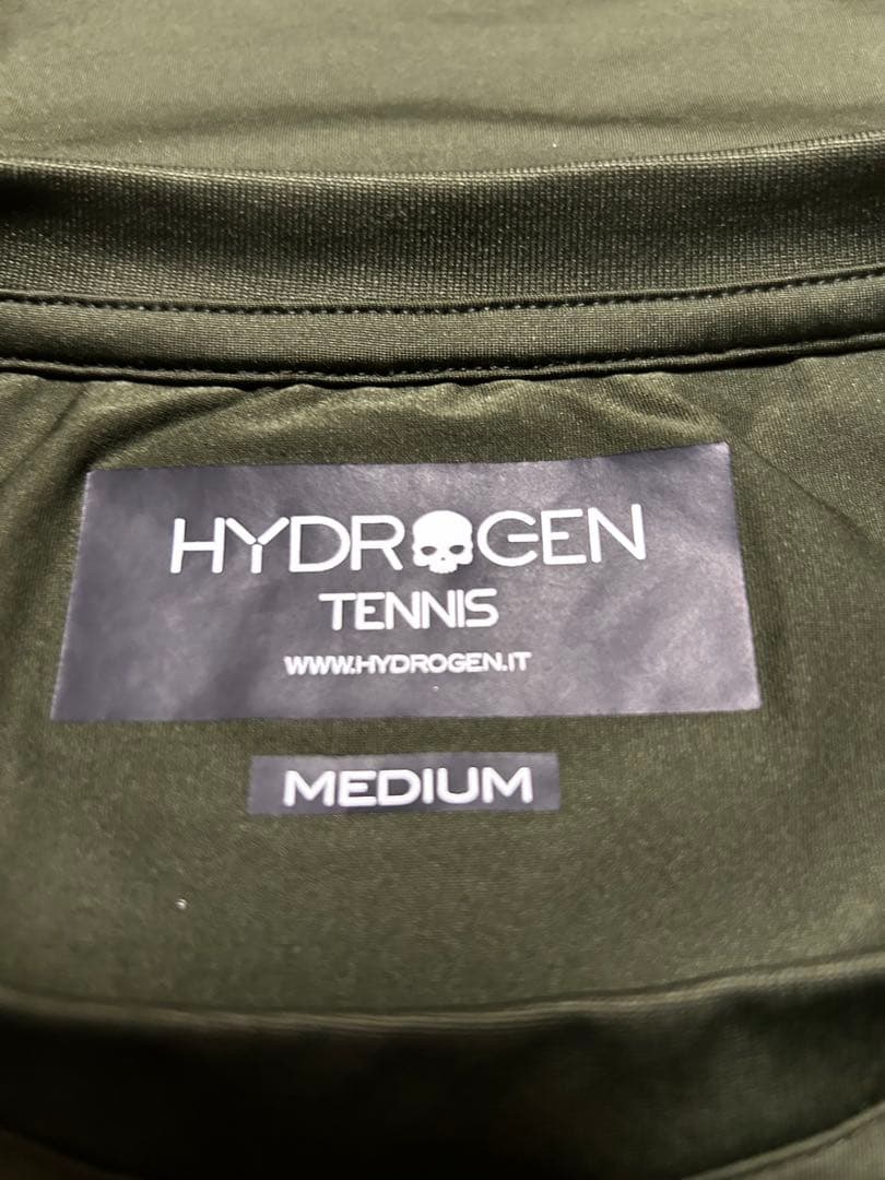 美品　ハイドロゲン　テニスTシャツ４枚・ショートパンツ・帽子セット
