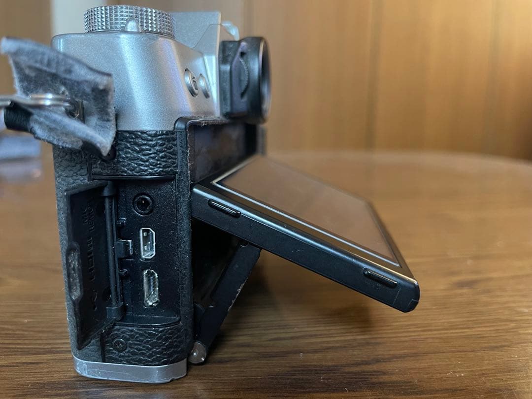 【ジャンク品】FUJIFILM X-T10 シルバー レンジファインダーカメラ