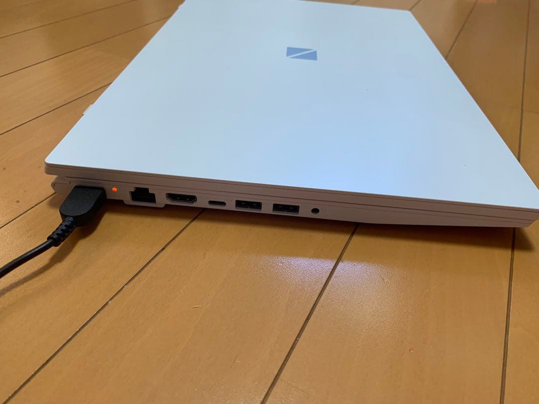 ホワイトノートPC 15.6インチ