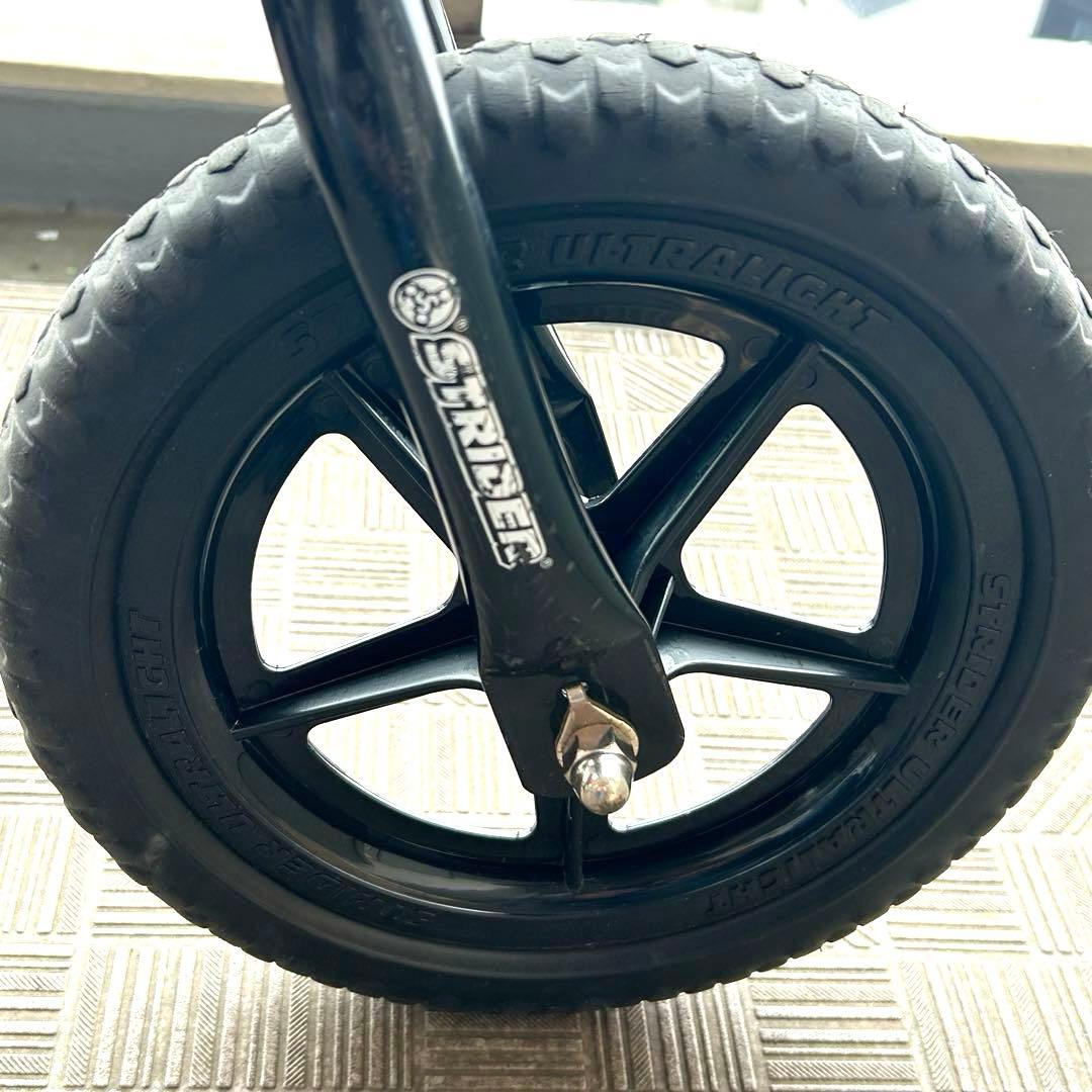 【純正スタンド付】ストライダー スポーツモデル 12インチ ブラック 日本正規品