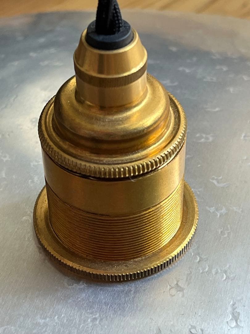 鎚目模様のシェードランプ E26 アルミ、真鍮シーリングカップ付 toolbox