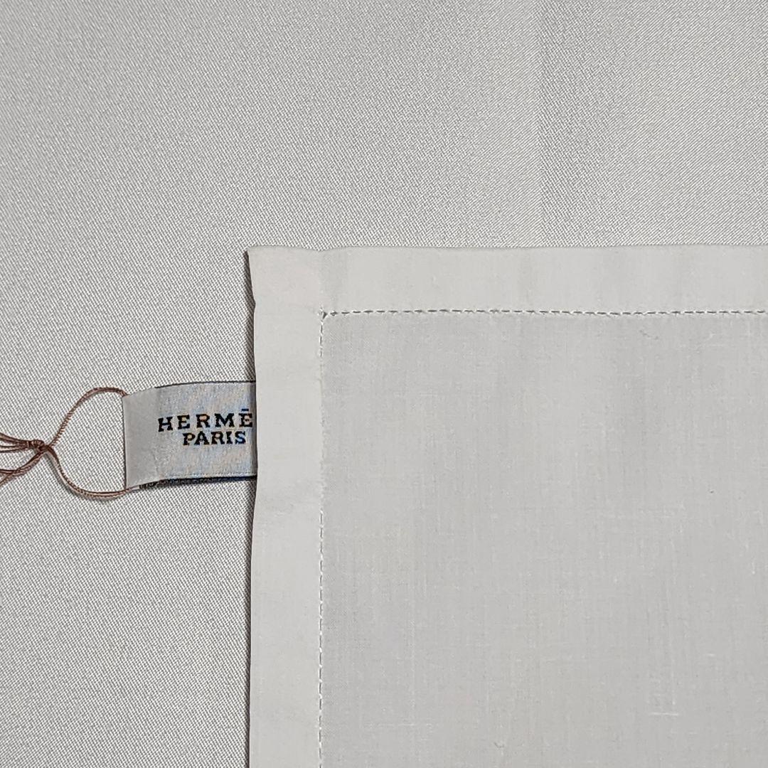 極美品 ★HERMES★ ハンカチ 刺繡 ステッチ Hモチーフ ホワイト 箱付き