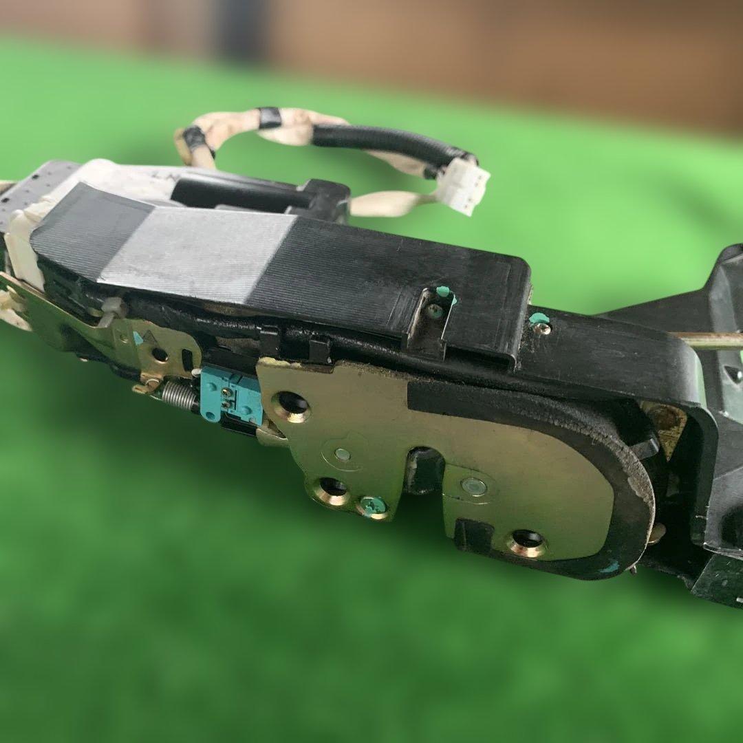 トヨタ　セルシオ　30 31 後期　純正ドアロックアクチュエーター　左前　中古品