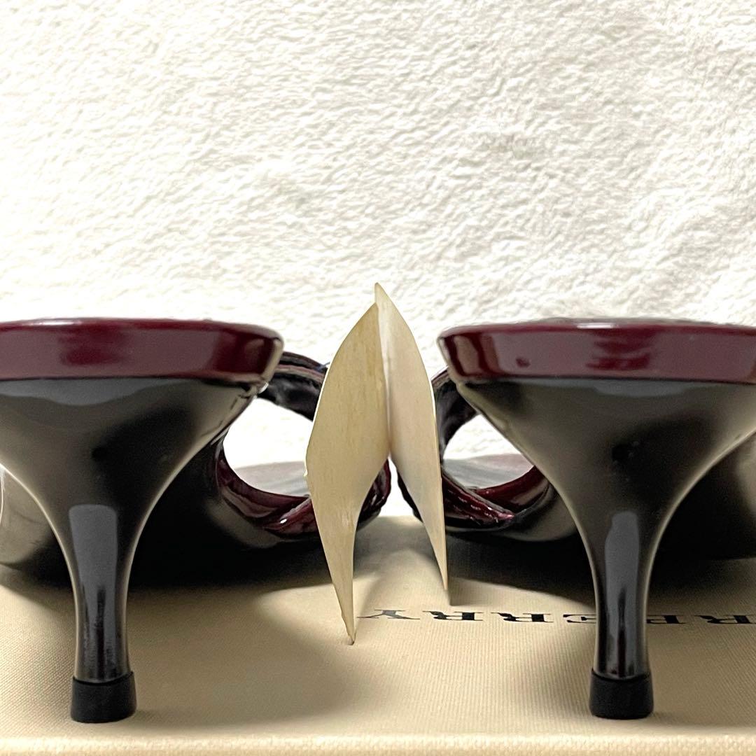 希少✨極美品バーバリー　ミュール　サンダル　36夏　ワインレッド　エナメル　金具