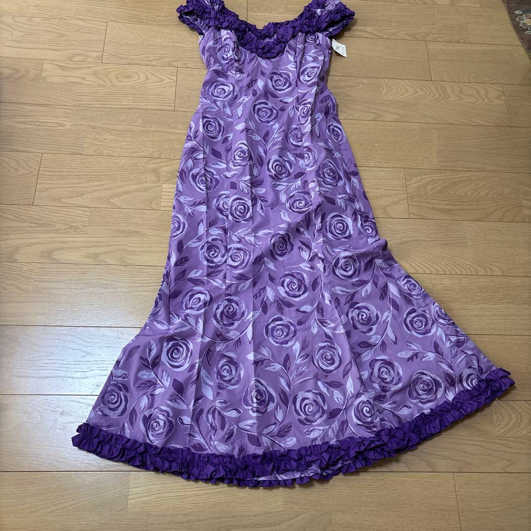 フラダンスドレス　 ムームードレス 紫色 バラ模様 レイ付き