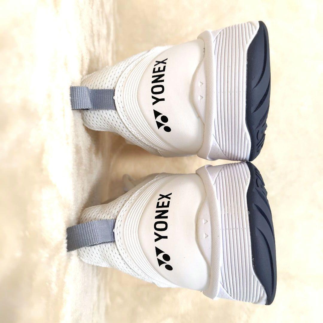 未使用級 ヨネックス パワークッション ソニケージ3 ワイド4E オムニクレー
