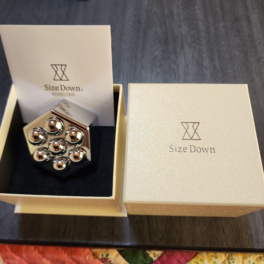 Size Down 美顔器 六角形デザイン