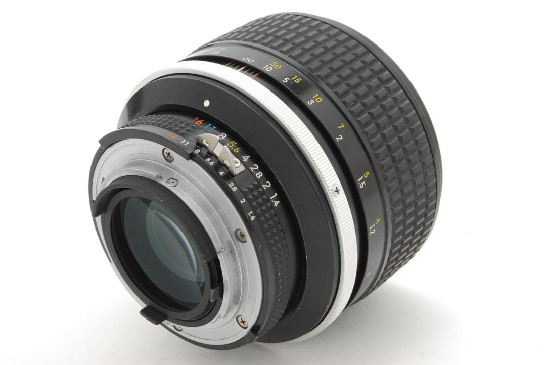 どんぐりNikon Ai-s 85mm f/1.4 ニコン レンズ 単焦点