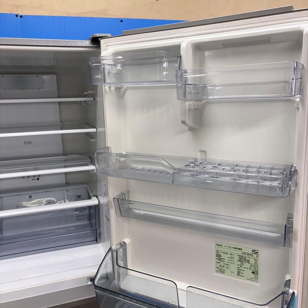657 AQUA 大型冷蔵庫　300L強　小型　右開き　4ドア　真ん中野菜室