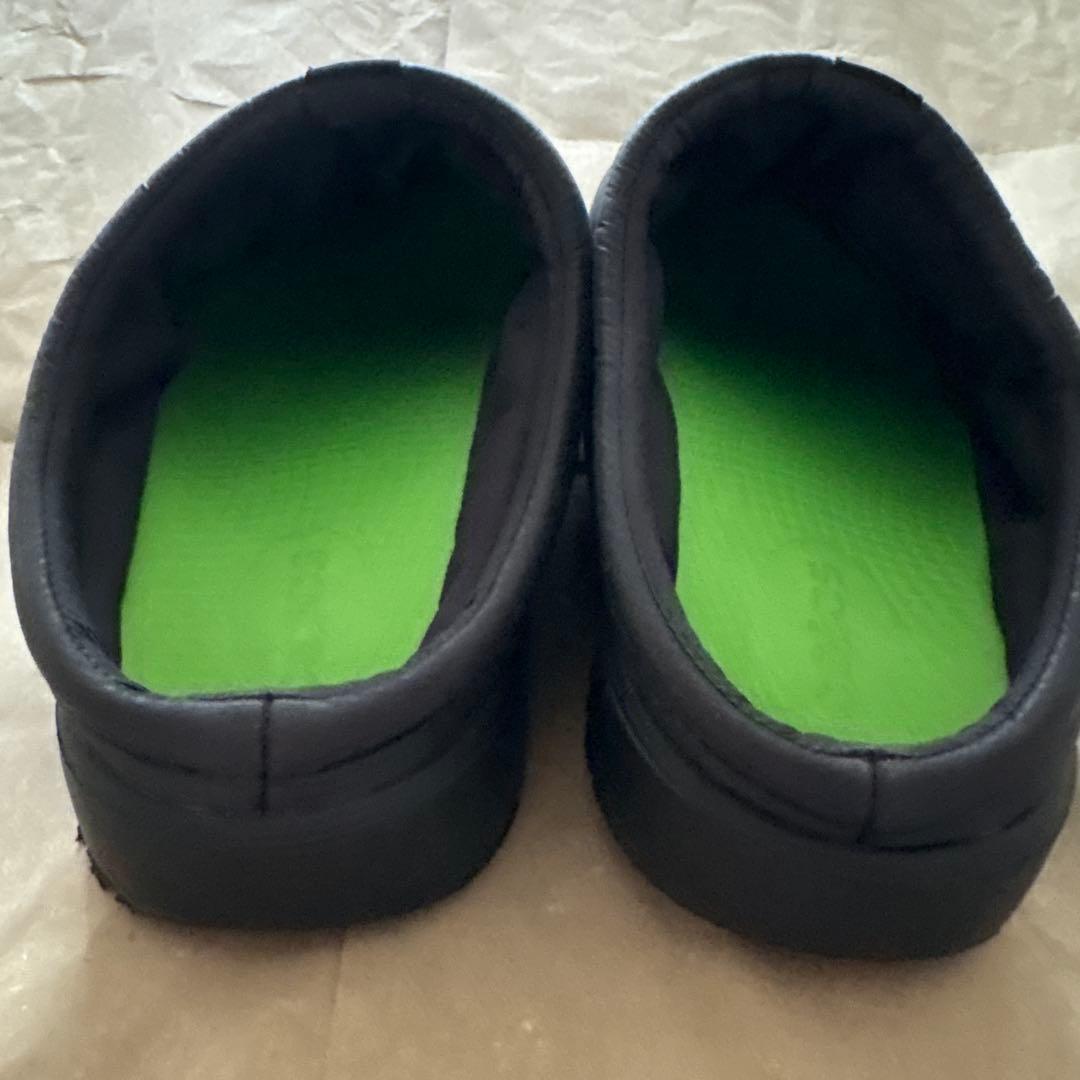 Oofos ブラック サンダル キルティングデザイン