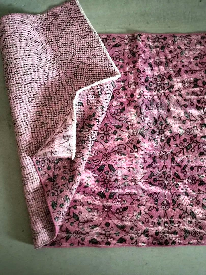 【最終価格】チェリーピンクのフラワーラグ　ヴィンテージトルコラグ　No.688