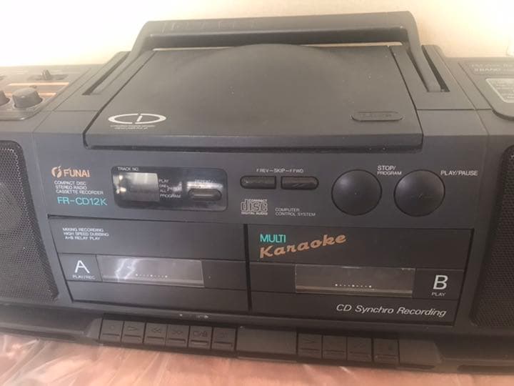 ダブルカセットデッキ　CDも聴けます　カセット付き