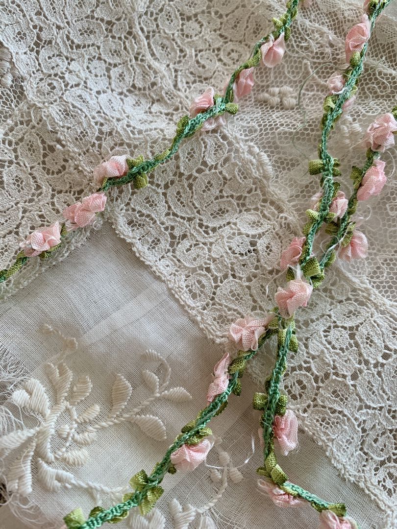 フランスビンテージ／アンティーク　ピンクフラワーロココリボン ※20cm〜カット