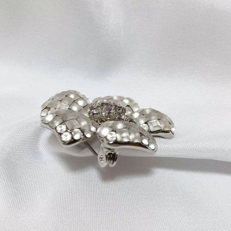 FOXEY フォクシー BROOCH \"FLEUR\" 定番ブローチ ホワイト