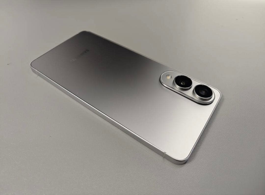 Samsung Galaxy Aシリーズ シルバー 本体