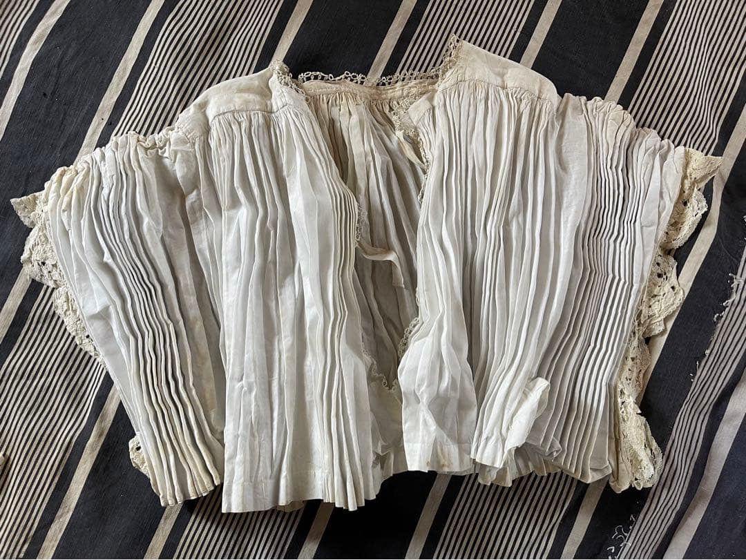 フランスアンティーク　教会神父さん聖歌隊コーラスのブラウス　リネンシャツ　レース