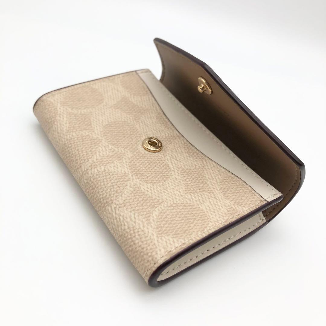 COACH 大人気！！ フラップ カードケース シグネチャー チョーク 新品