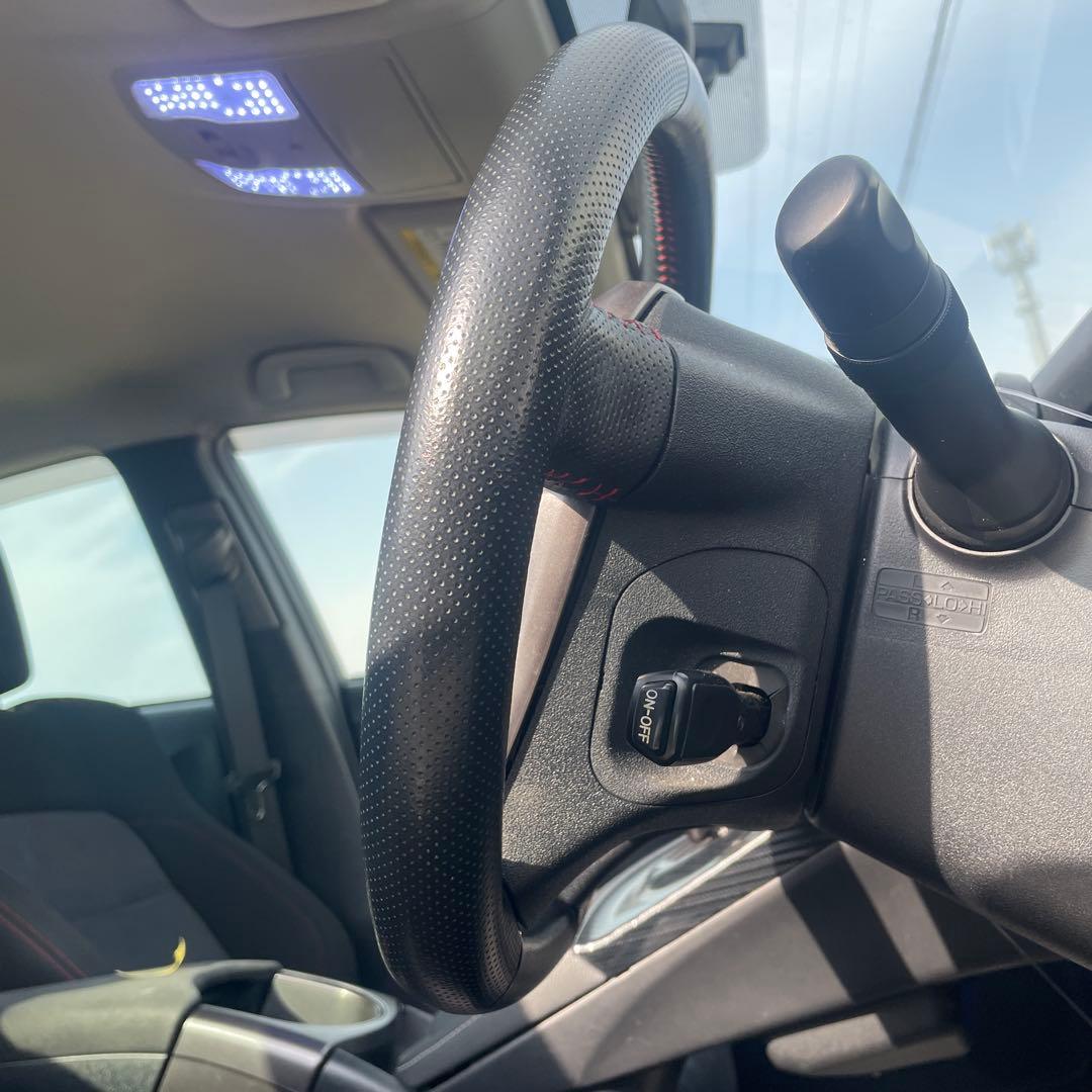 トヨタプリウスZVW30 GSグレード　ステリング　ホイール レッドステッチ 赤