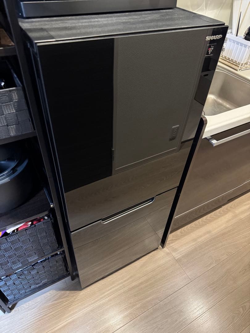 シ*ン様 送料込み！2023年製SHARP 冷蔵庫 ブラック 単身用 SJ-GD