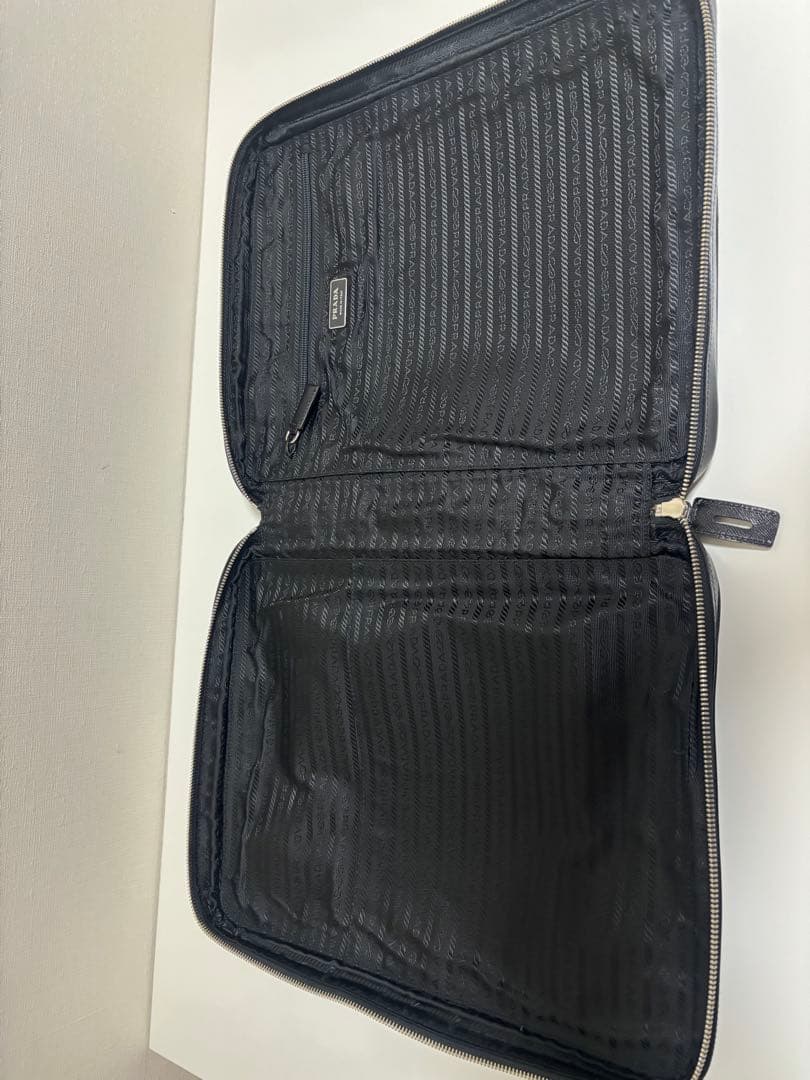 【鍵付き南京錠】PRADA ビジネスバッグ 三角ロゴ サフィアーノレザー メンズ