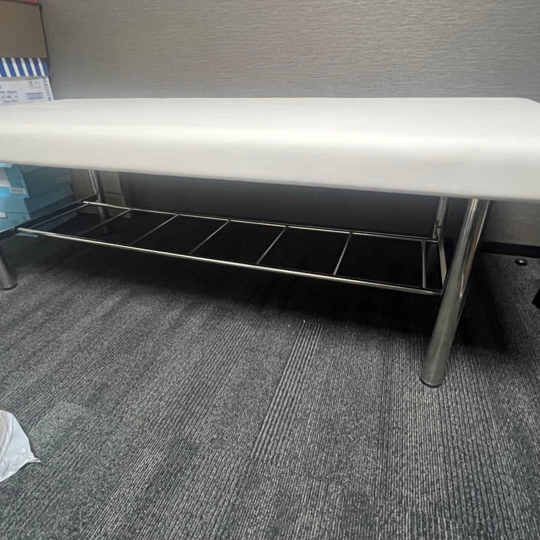 エステベッド　マッサージベッド　有孔　ホワイト