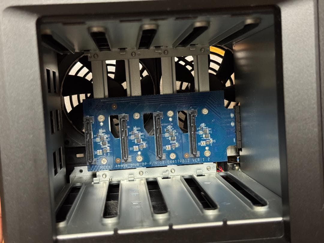 Synology DS423+（RAM増設済・合計6GB）本体のみ・HDDなし