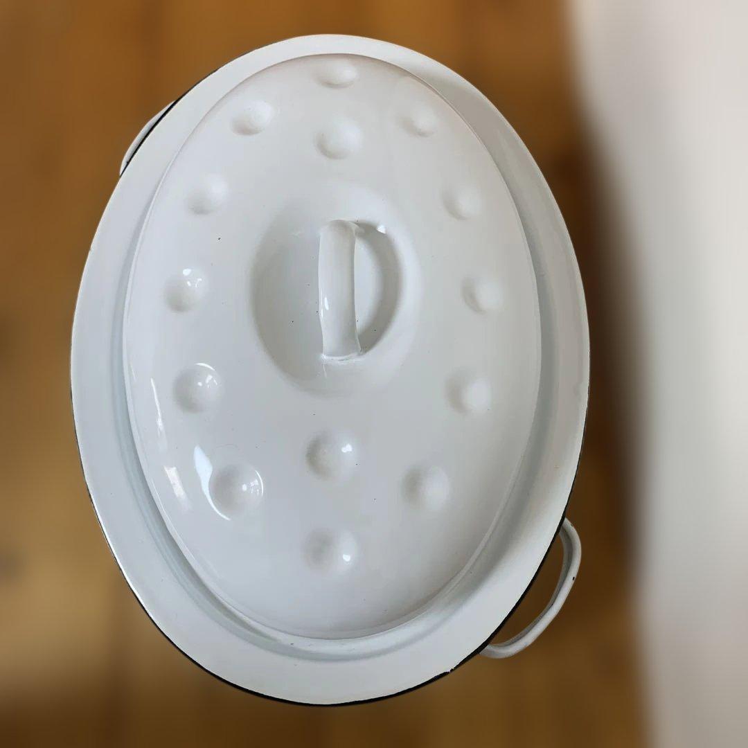 アンティーク　カントリー雑貨ホーロー製 白い楕円形鍋　変形取手　両手鍋