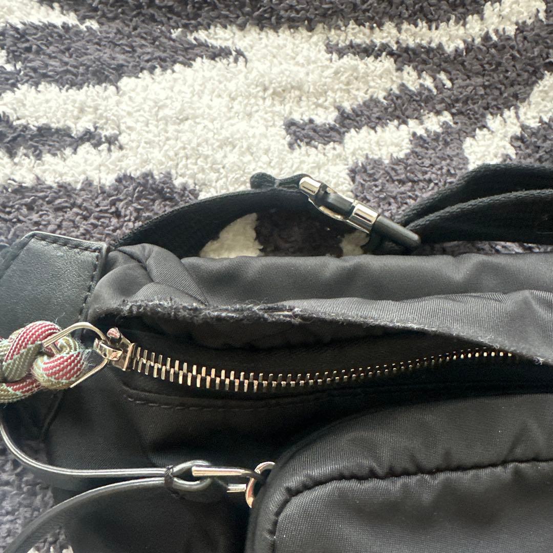 モンクレール ボディバッグ　レディース　ブラック　ポシェット　訳あり