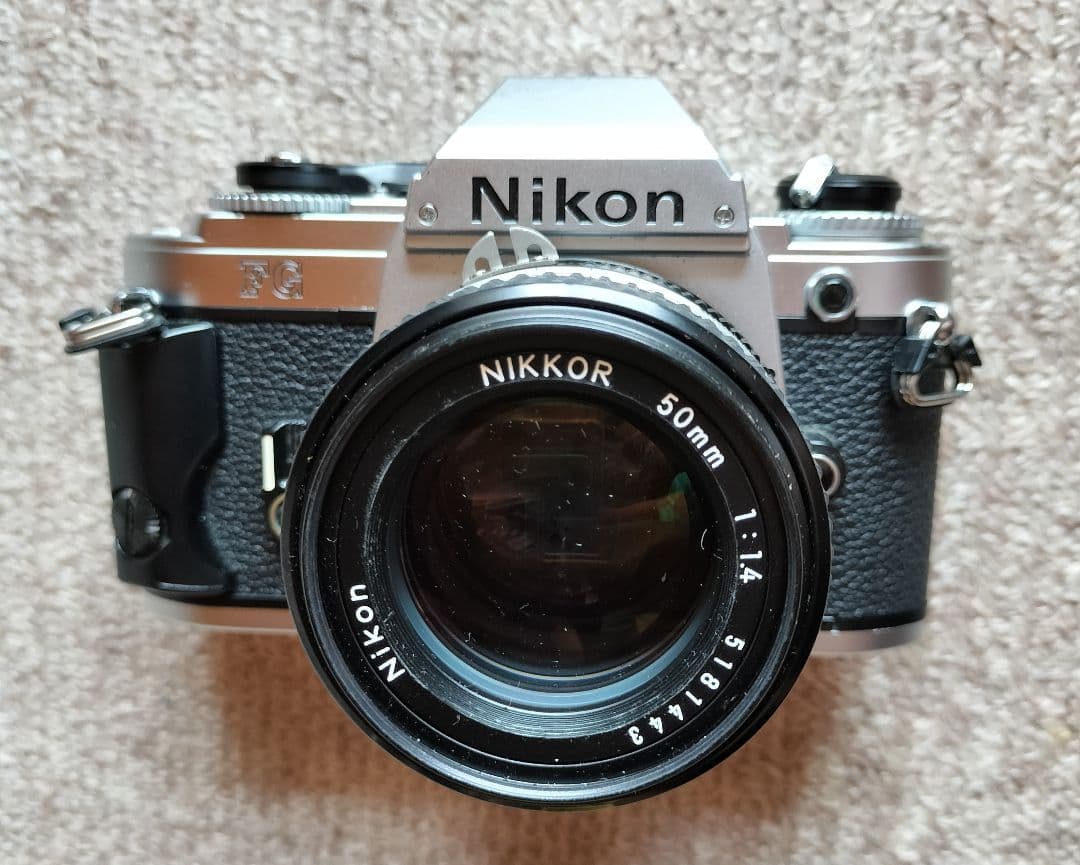 再値下げ　ニコン FG フィルムカメラセット(本体、望遠レンズ、三脚、バッグ等)