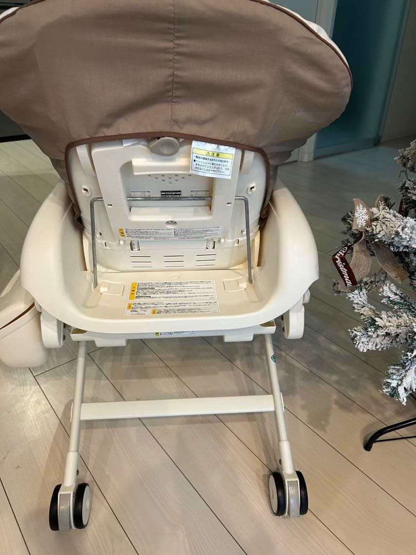 コンビ　ネムリラ　オート　スウィング　ココアブラウン　エッグショック