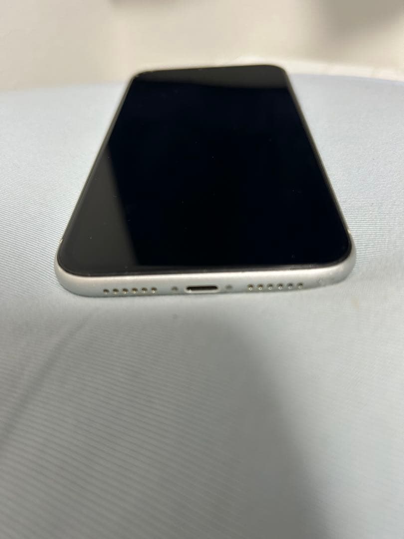 Apple iPhone XRホワイト　本体　64GB