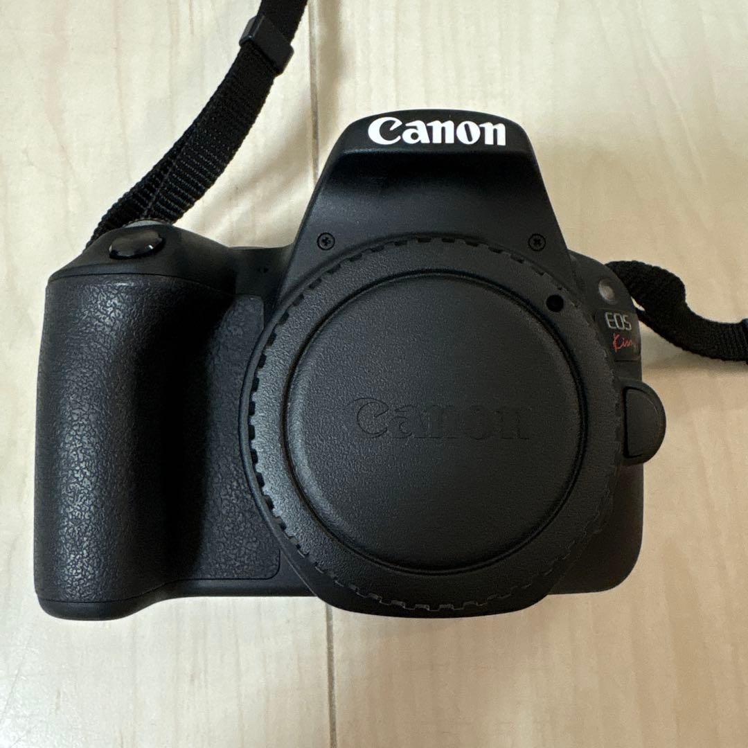 Canon EOS Kiss X9 デジタル一眼レフ　ダブルレンズ