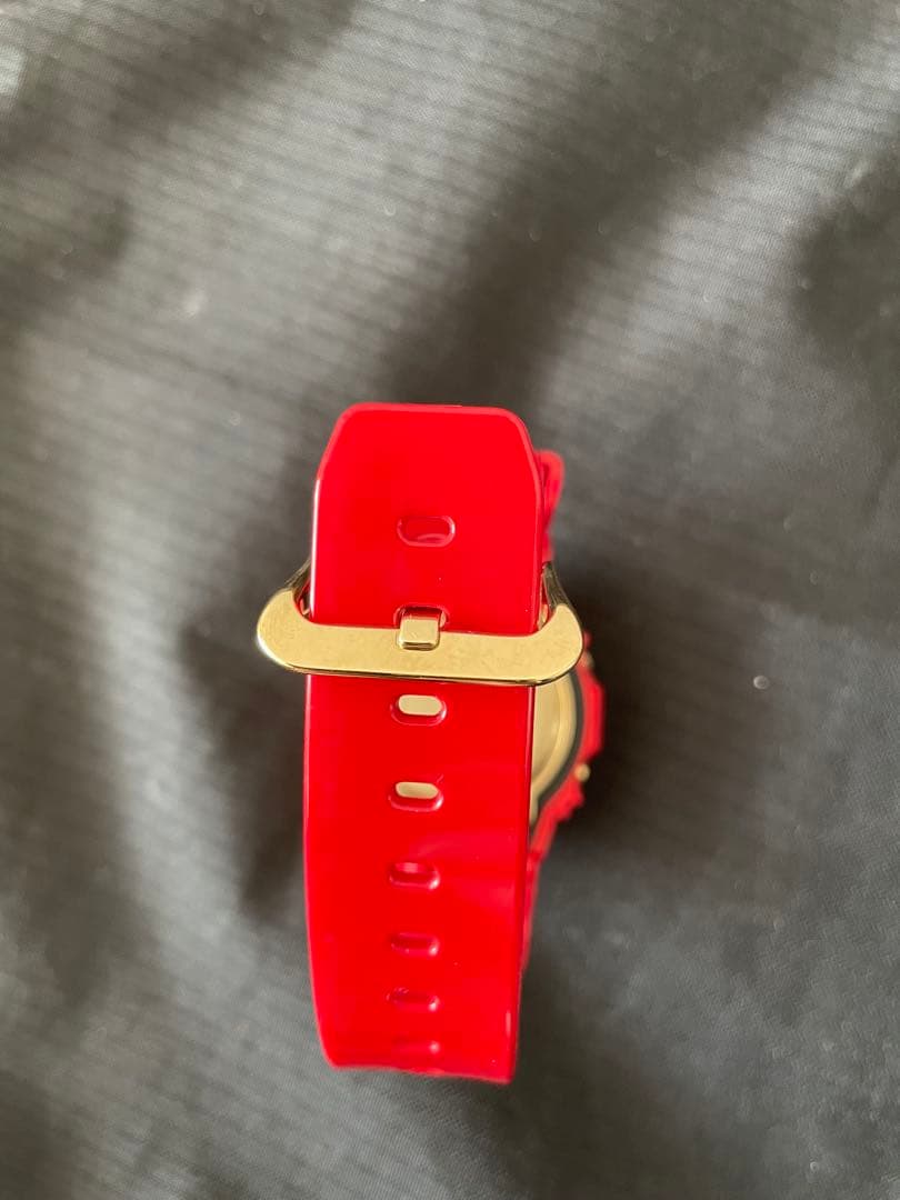 未使用（部屋で数回付けた程度）30周年限定、赤G-SHOCK