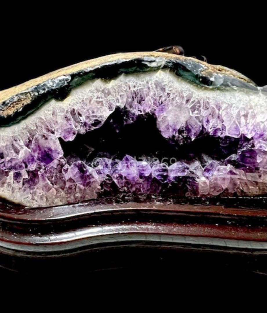 お部屋のアクセント・浄化に！！卓上サイズ 濃紫 高品質 アメジストドーム