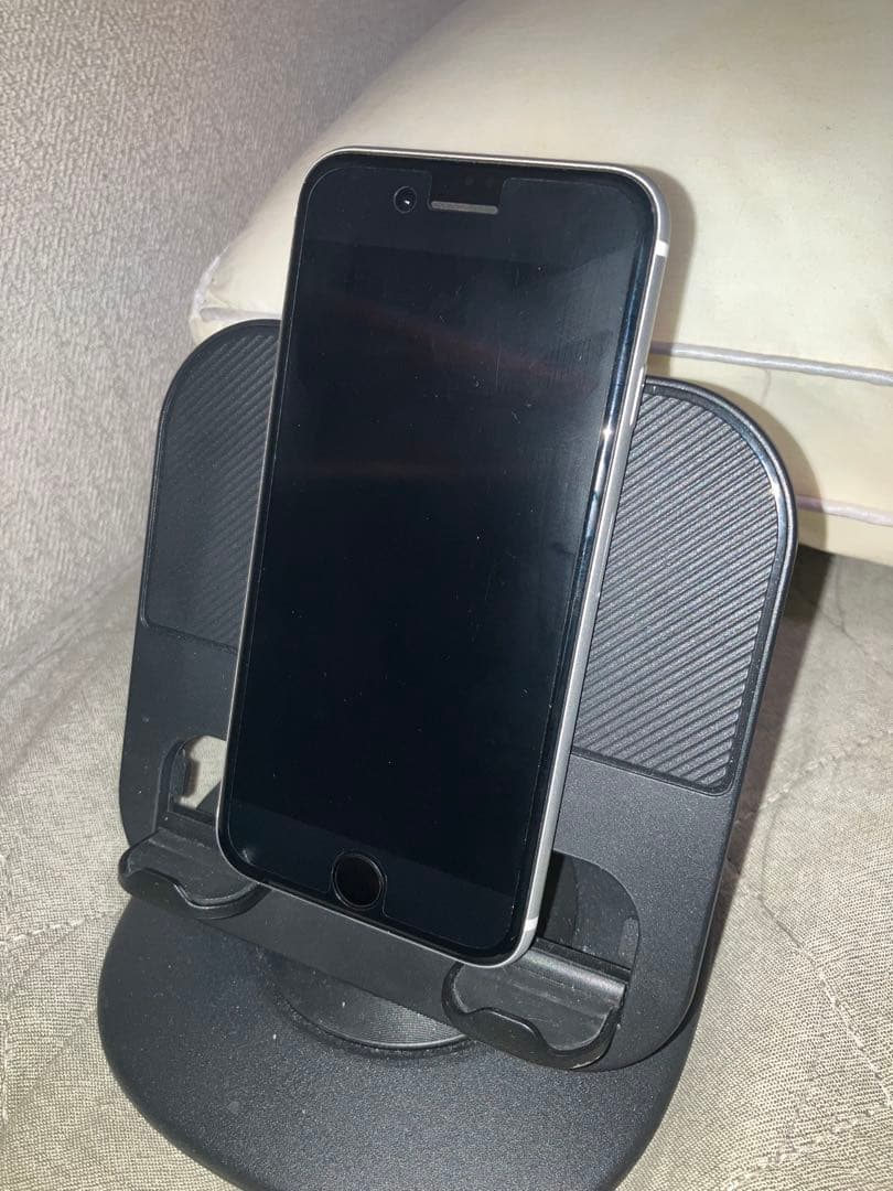 [即購入可] iPhone SE第二世代　ホワイト 本体