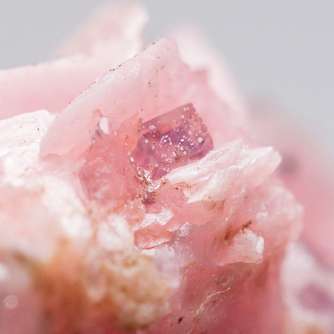 中国 ロードクロサイト フローライト 蛍石 天然石 原石 鉱物標本 鉱石 733