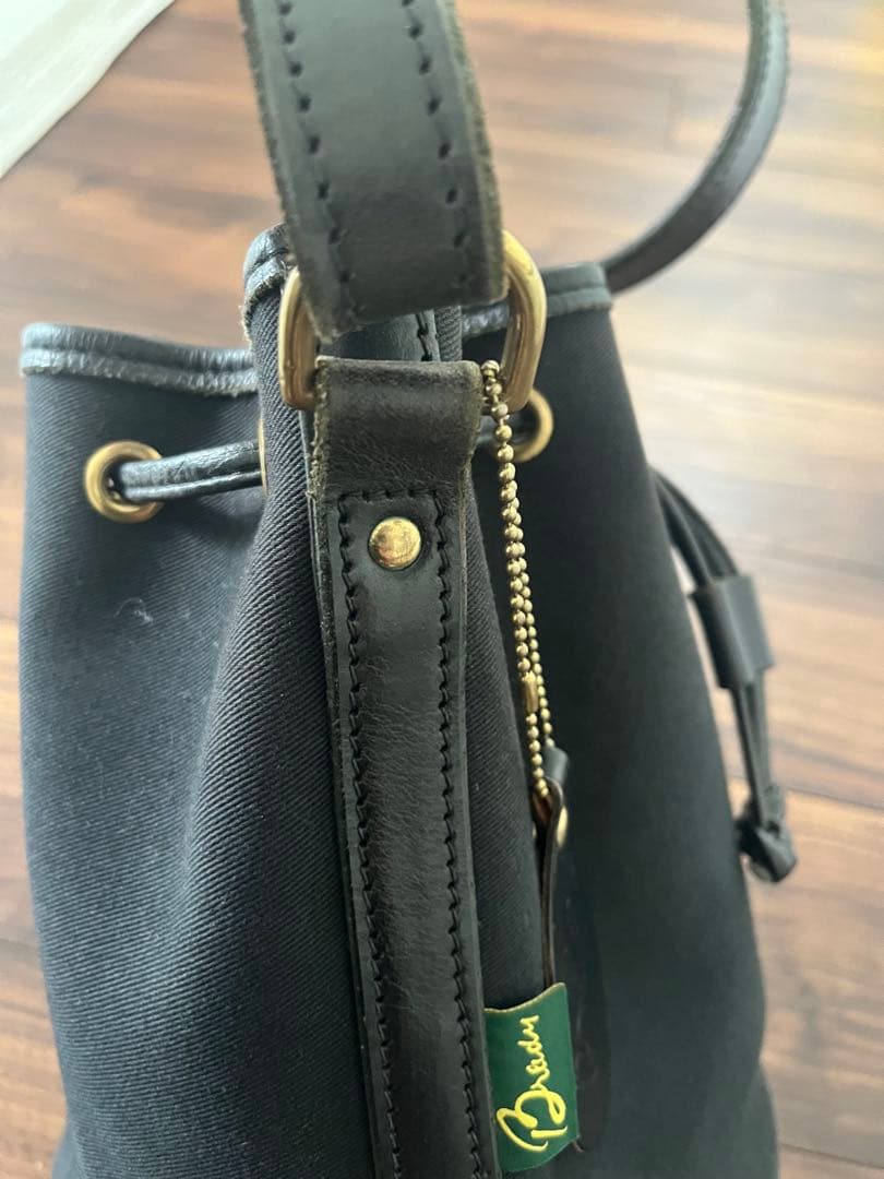BRADY バケツ型ショルダーバッグ ブラック