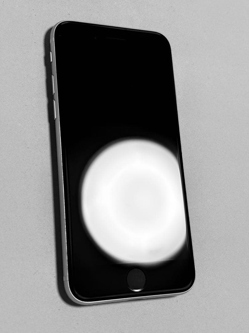 iPhone SE第2世代64GBホワイト