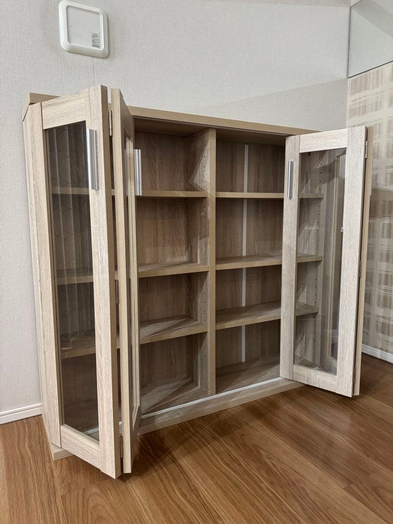 北欧ナチュラルなガラス扉キャビネット✨スリムでお洒落、新品売り切れ中の人気商品！