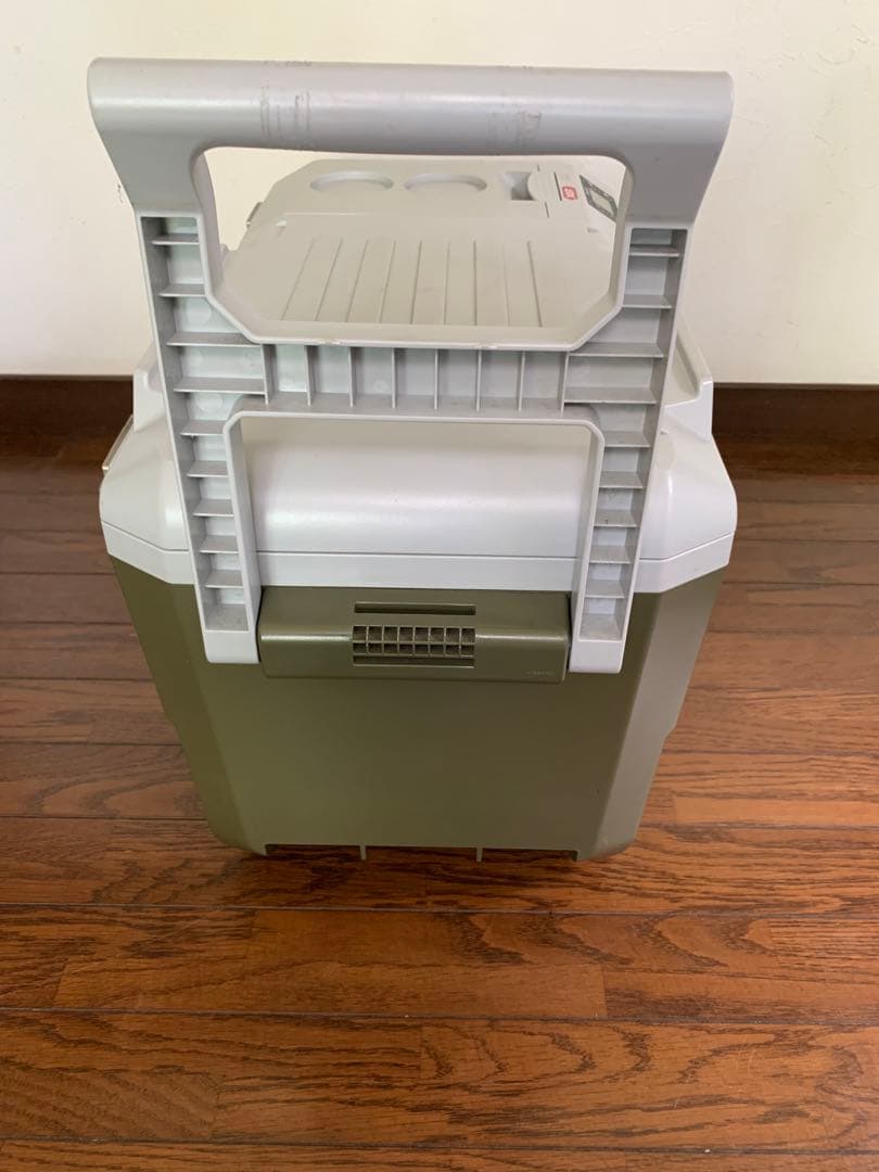 現行品　美品CW001GZO 40V/18V マキタ冷温庫　　　人気色のオリーブ