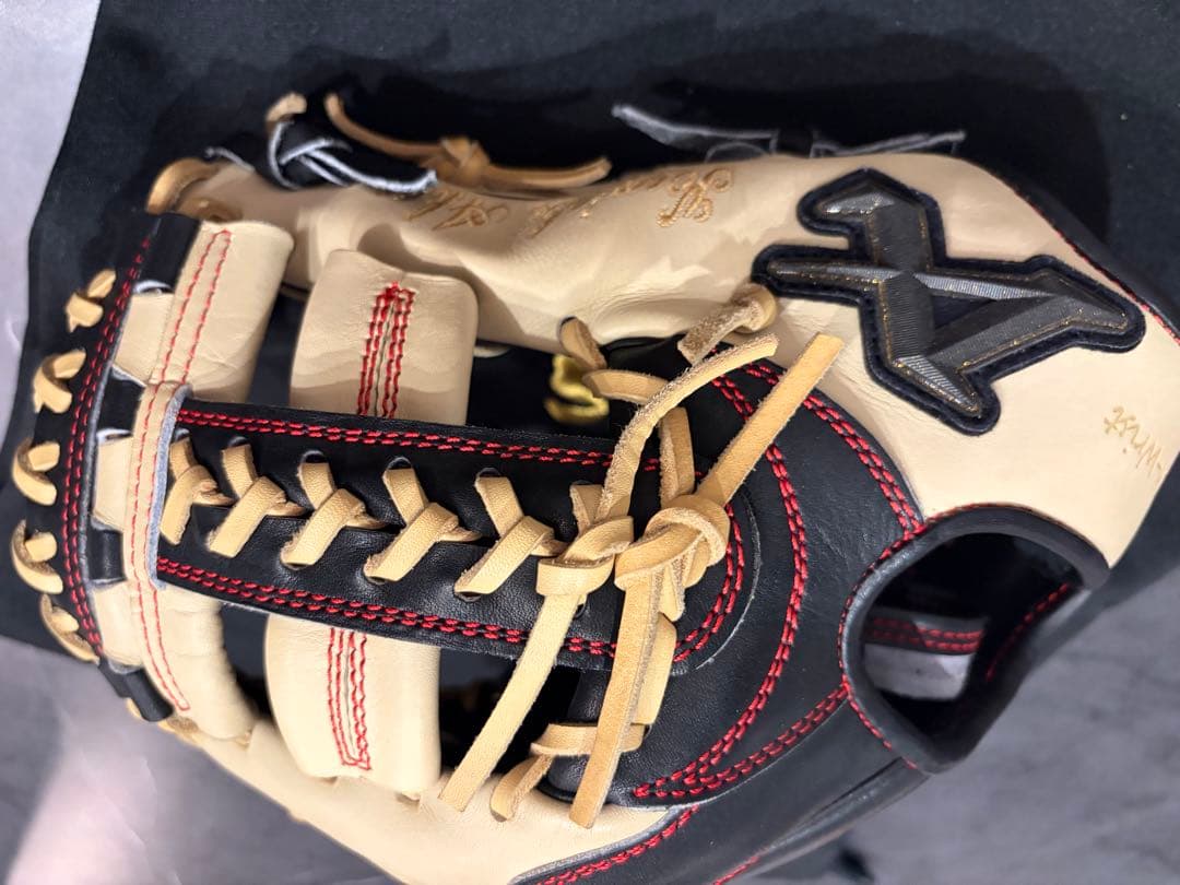 ATOMS 軟式内野手用グローブ 黒/ベージュ