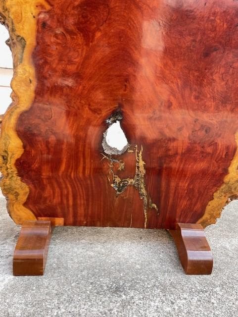 自然木の赤褐色家具