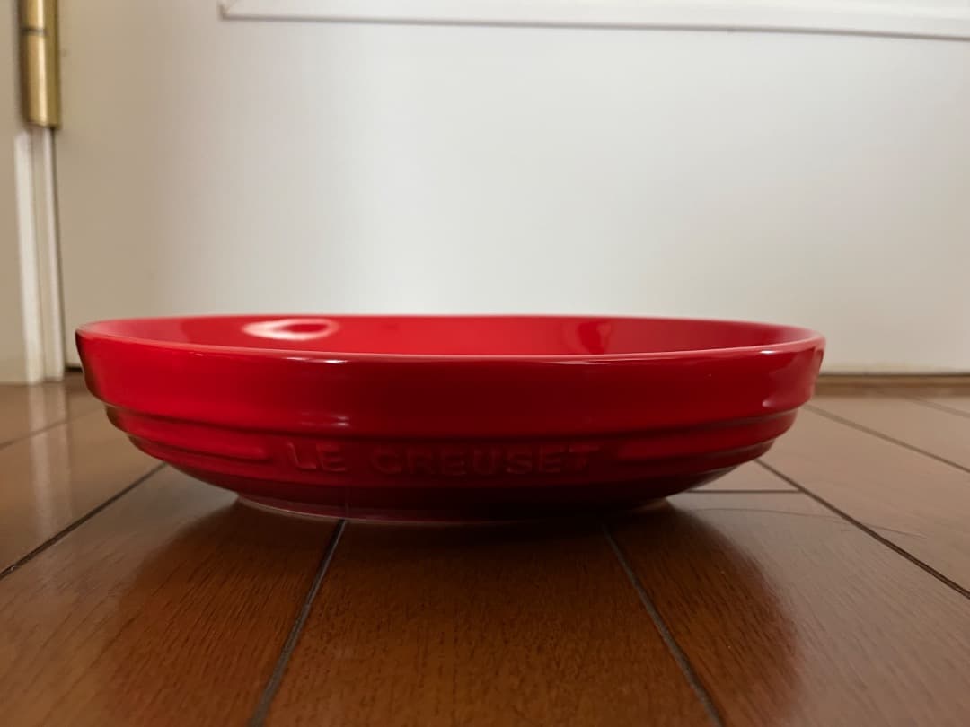 ルクルーゼのチェリーレッドセット　オーバルディッシュ　ソルト＆ペッパー