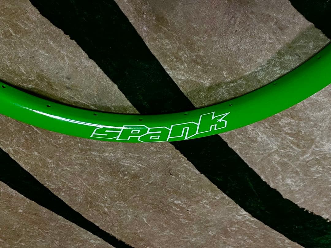 ✨Spank Subrosa Evolution 26インチ