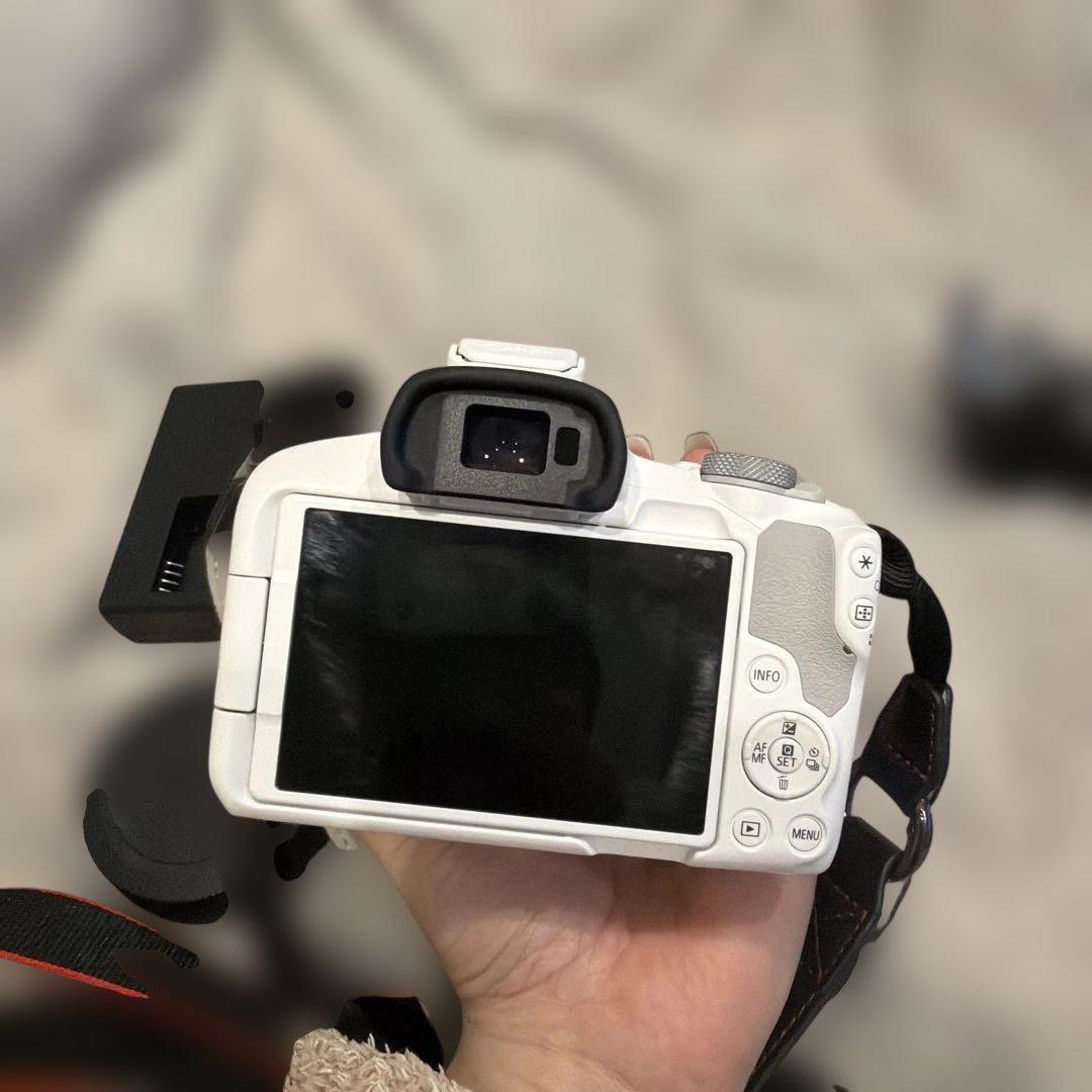 Canon EOS R50 ミラーレス レンズキット ホワイト 美品 おまけ付