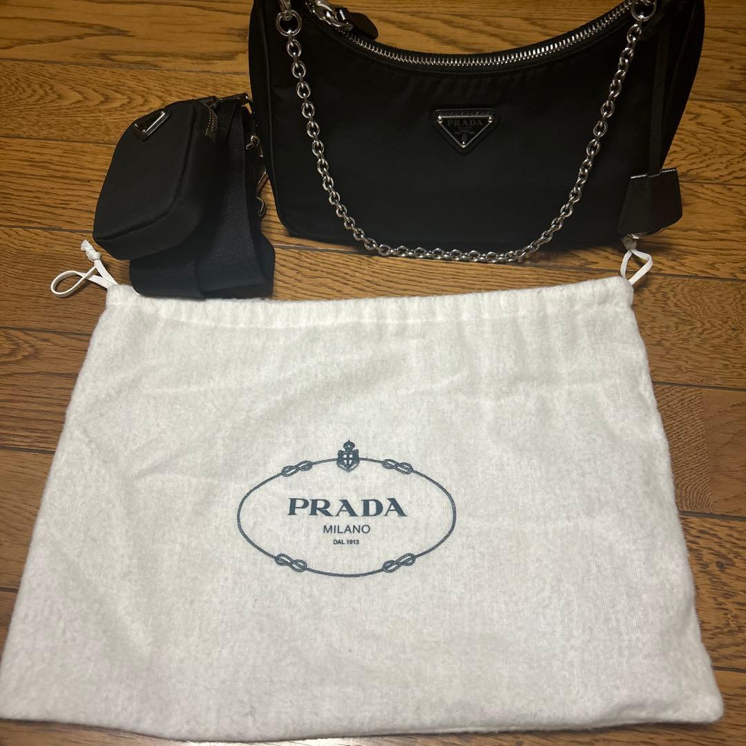 PRADA re-edition ブラック ショルダーバッグ