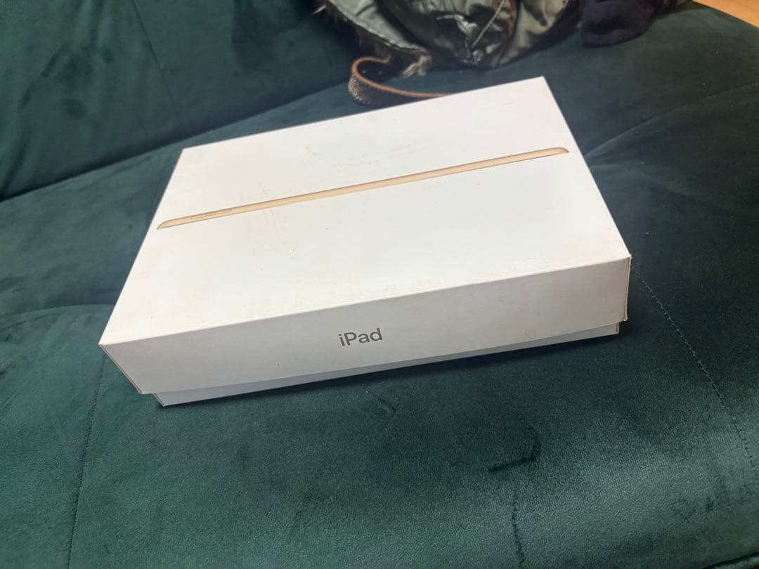 ま*ー様 iPad第5世代 ゴールド本体