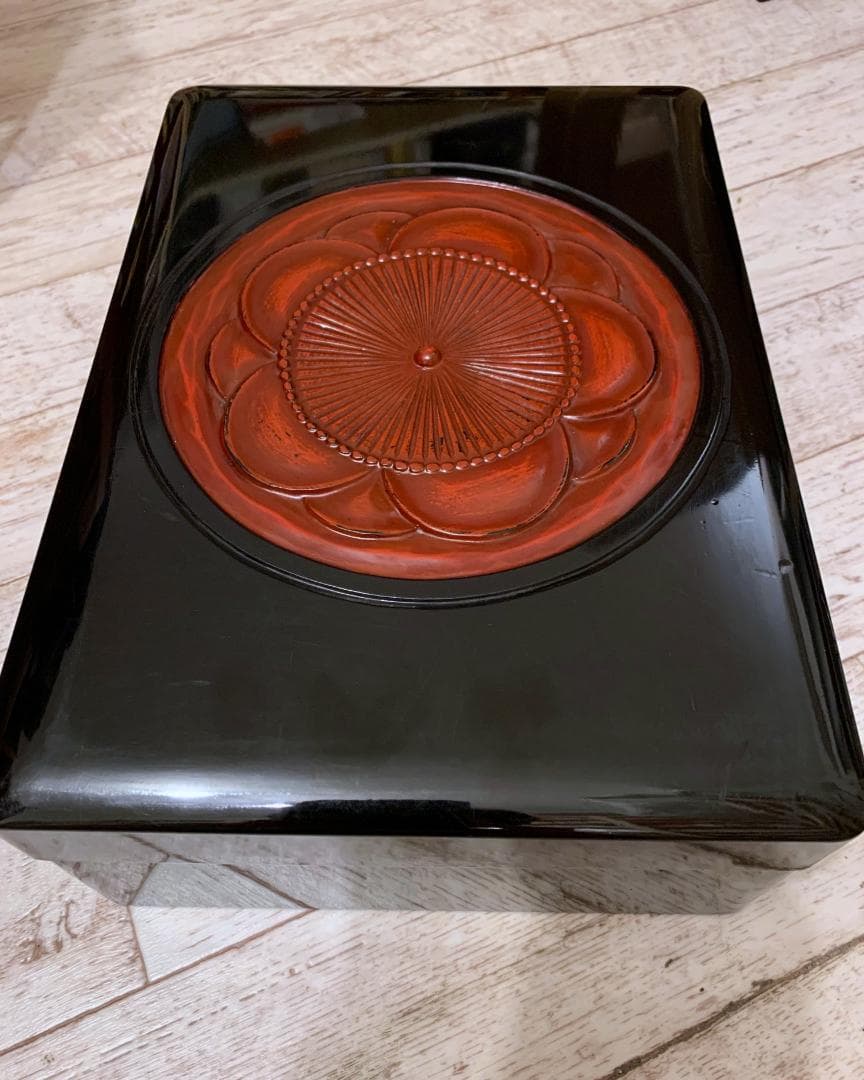 漆塗り　八重向こう梅　文箱