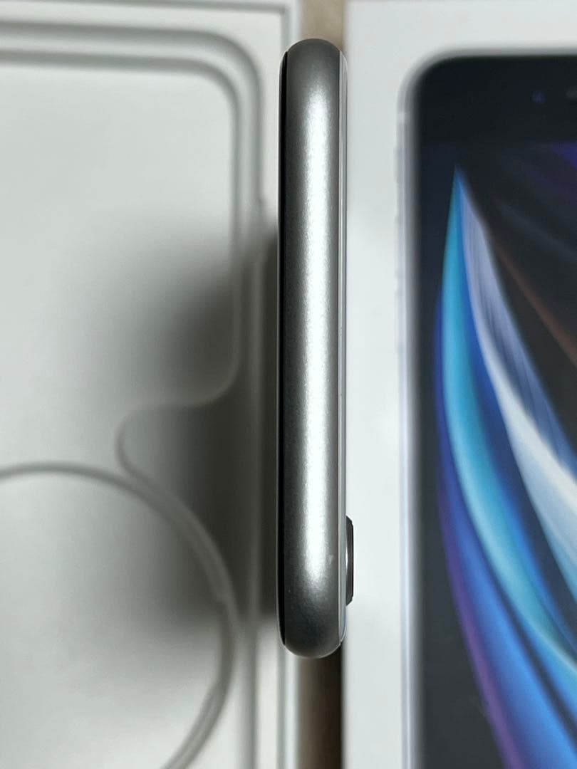 Apple iPhone SE (第2世代) ホワイト 本体 SIMフリー