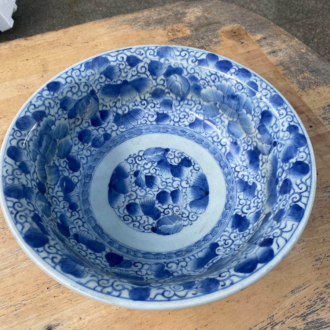 古伊万里 染付け 唐草花紋　大鉢　直径33.5cmＸ高さ12cm 明治〜